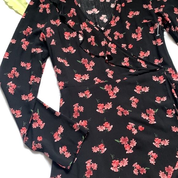 🌺MISSGUIDED Black Floral Ruffle Faux Wrap Dress🌺 - Picture 6 of 12